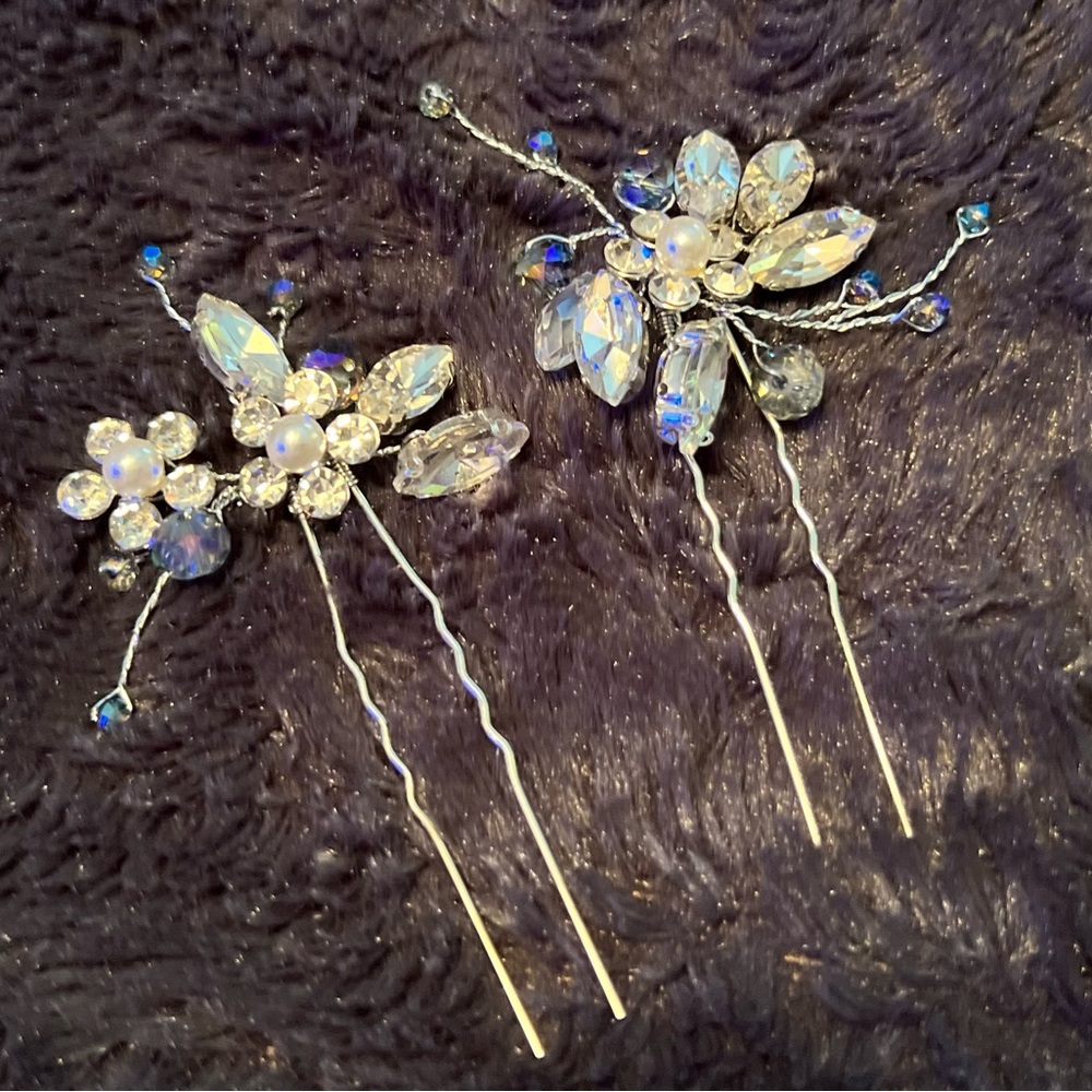 Blue hair pins